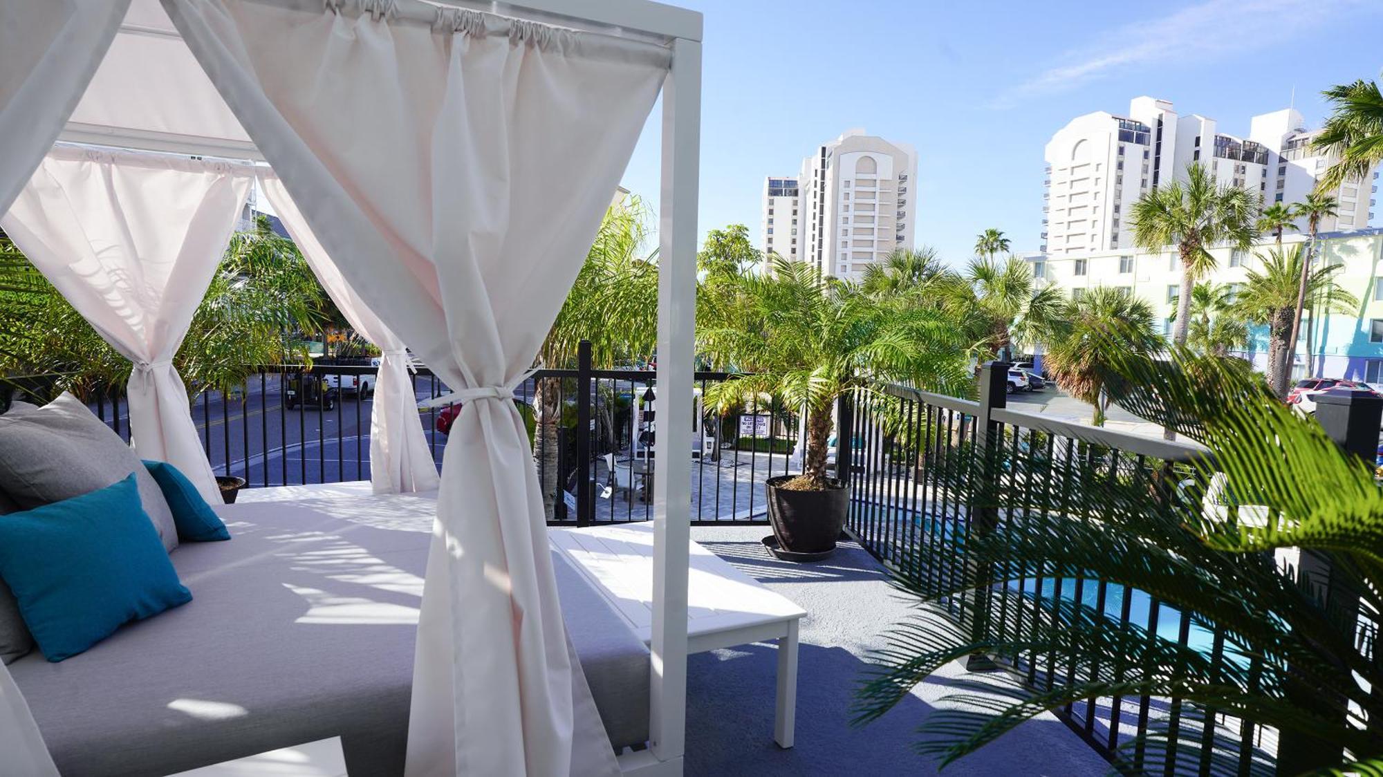 Ivory Sands Beach Suites Clearwater Beach Exterior photo