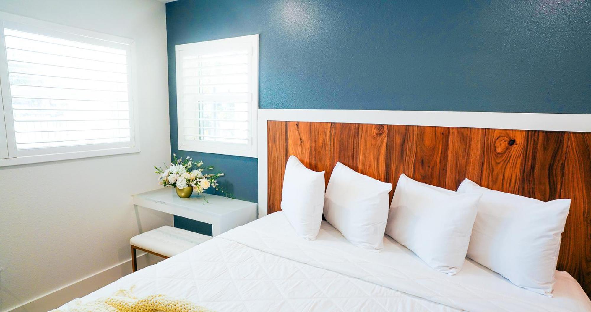 Ivory Sands Beach Suites Clearwater Beach Exterior photo