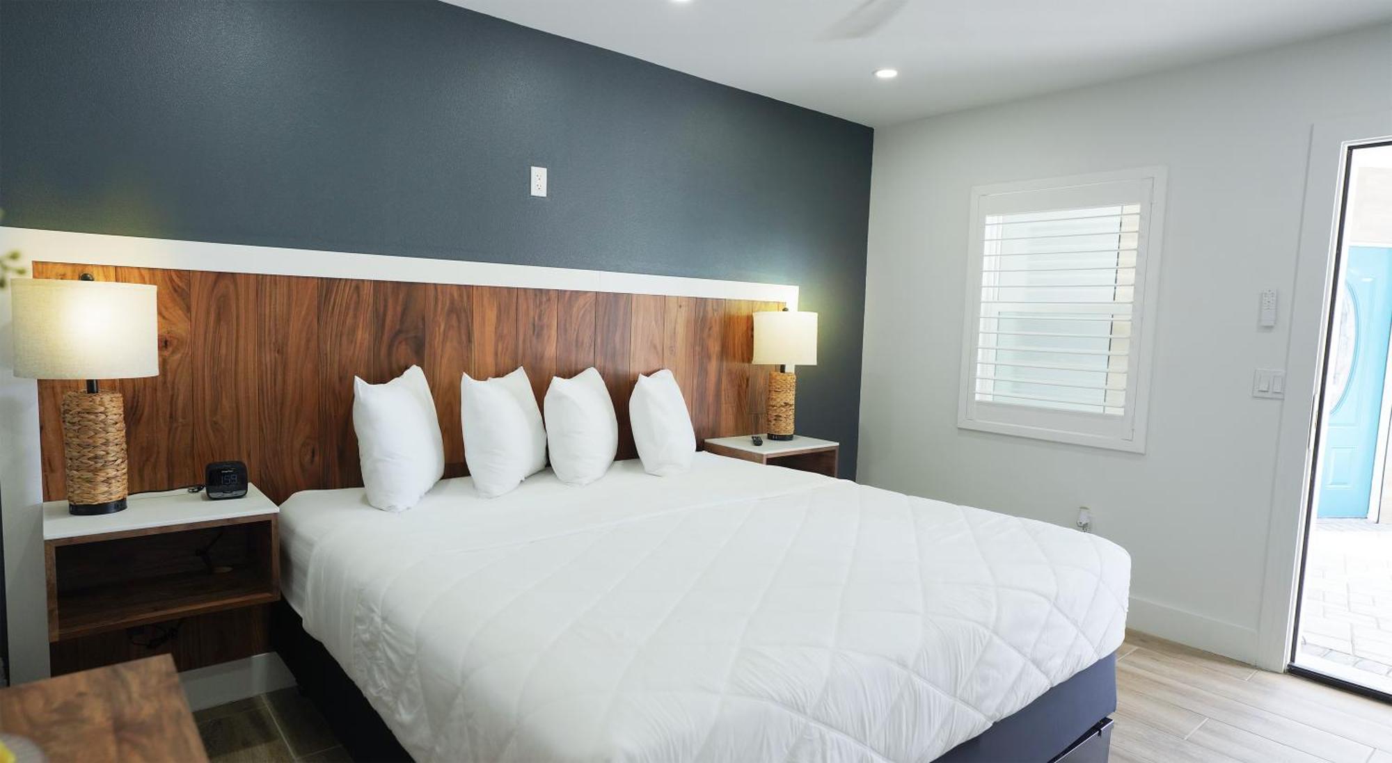 Ivory Sands Beach Suites Clearwater Beach Exterior photo
