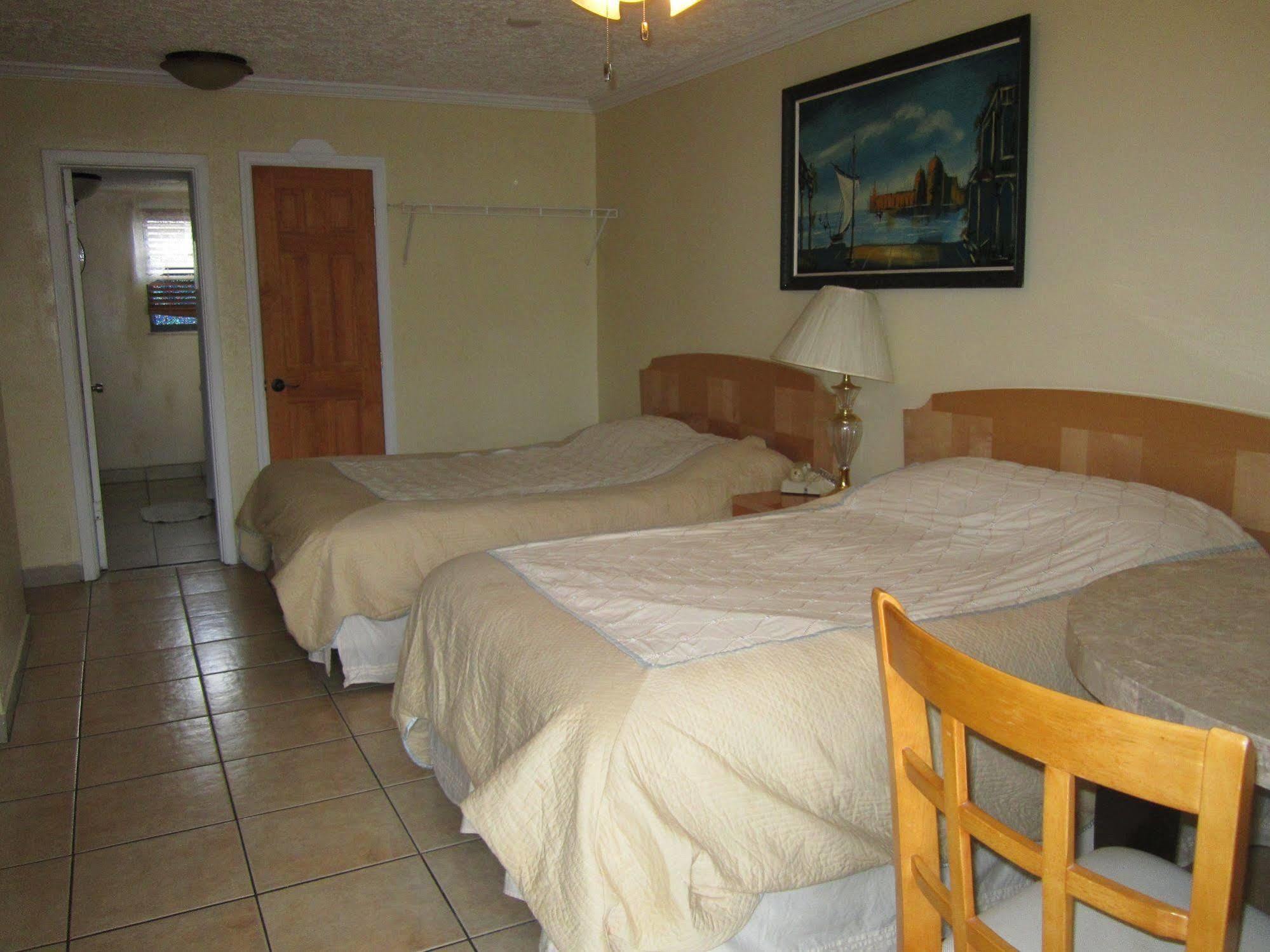 Ivory Sands Beach Suites Clearwater Beach Exterior photo