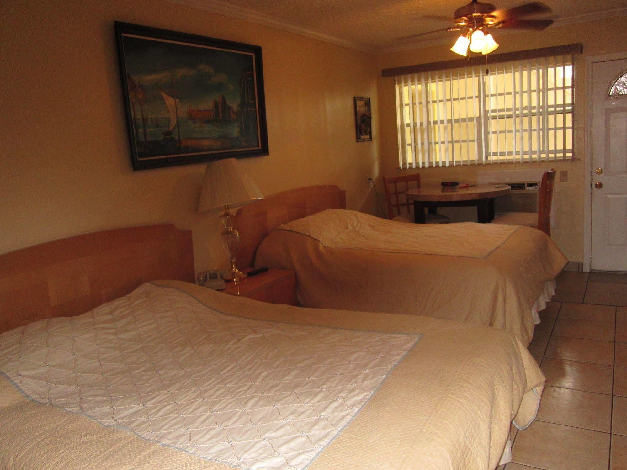 Ivory Sands Beach Suites Clearwater Beach Exterior photo